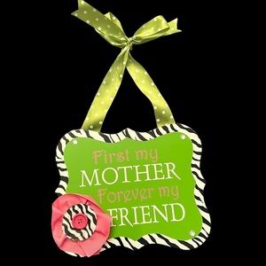 Home goods Home Decor. Hanging wall decor Kelly Green W bow& logo message.